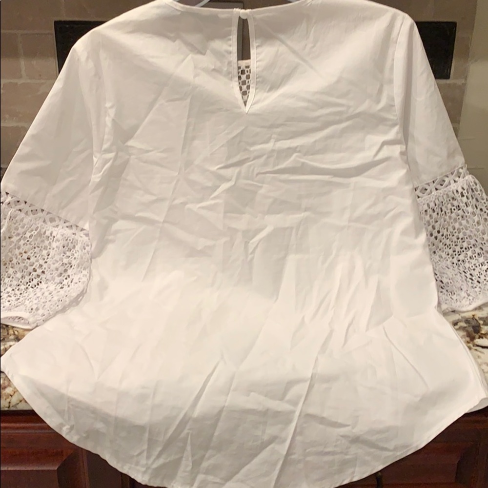 blouse - Picture 2 of 3